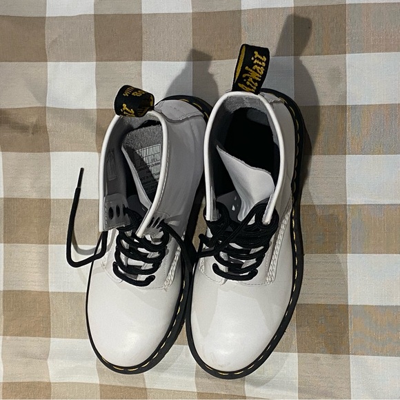 BRAND NEW white and black Dr. Martens - Picture 6 of 6